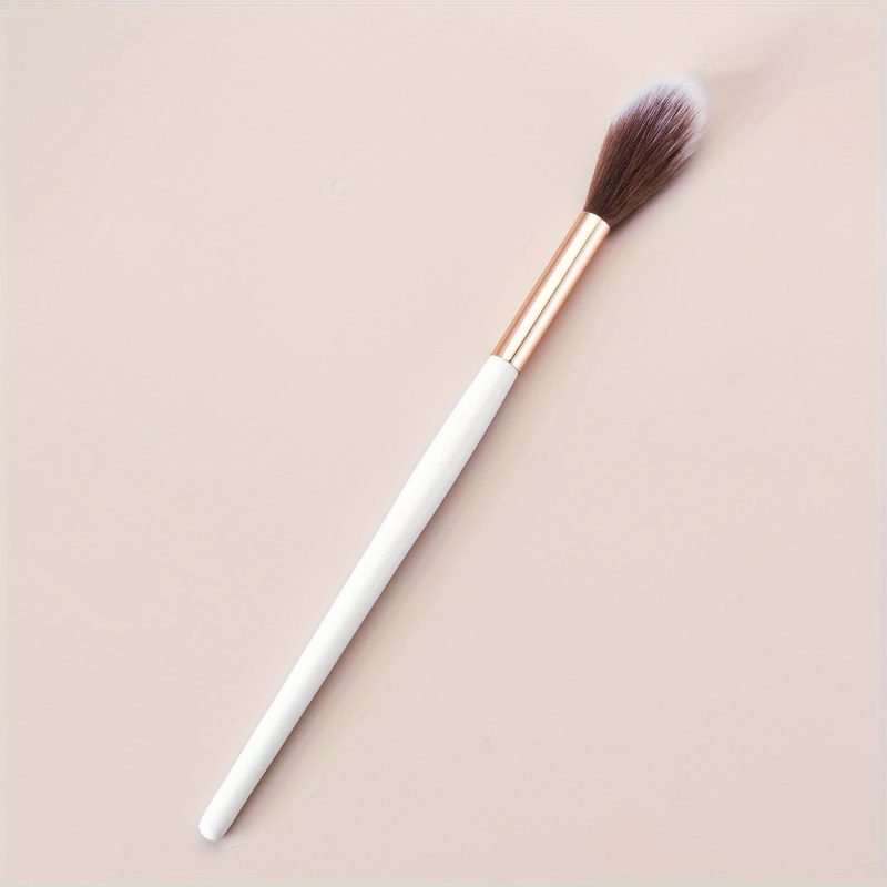 Peekingoose - Radiance Revealed Series: Exclusive Tapered Highlighter Brush