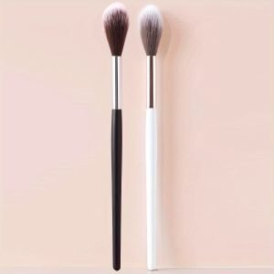 Peekingoose - Radiance Revealed Series: Exclusive Tapered Highlighter Brush