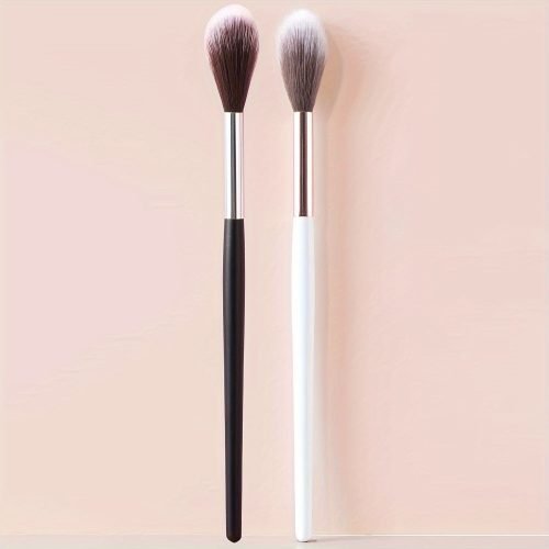 Peekingoose - Radiance Revealed Series: Exclusive Tapered Highlighter Brush
