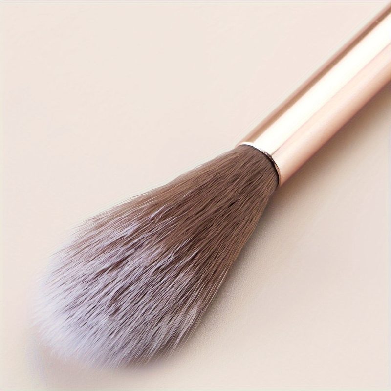 Peekingoose - Radiance Revealed Series: Exclusive Tapered Highlighter Brush