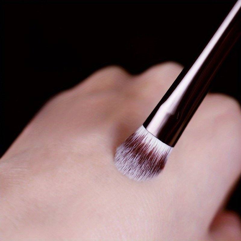 High-quality synthetic fibers eyeshadow brush