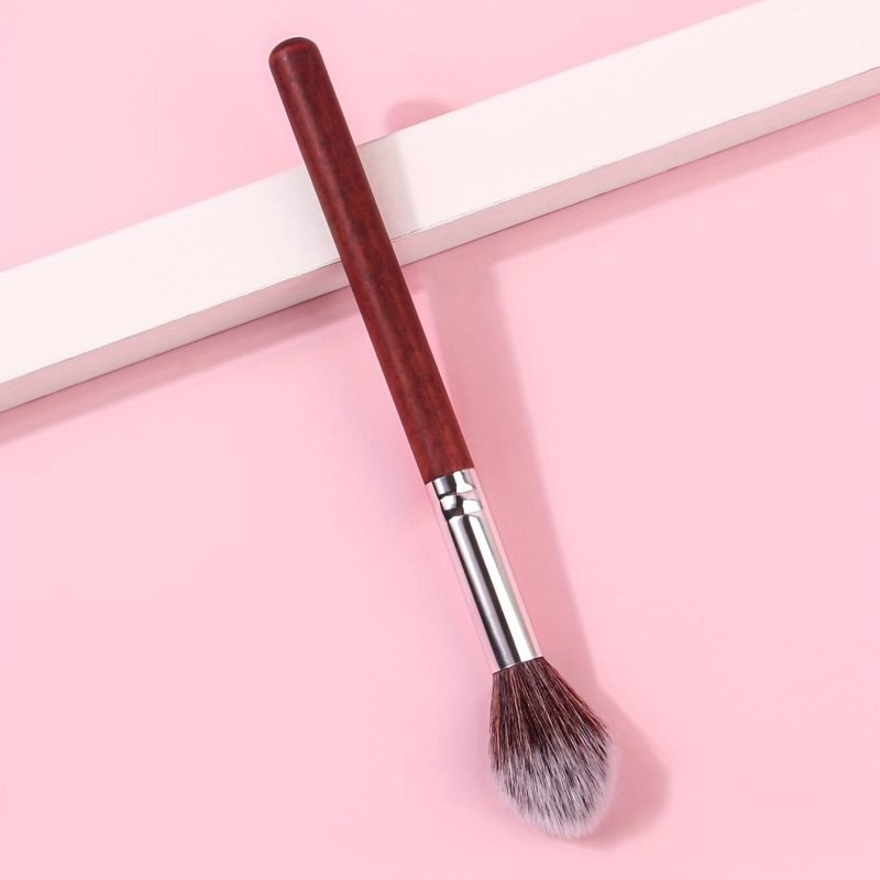 Peekingoose - Premium Nylon Bristle Highlighter Brush: Natural and Sheer Finish