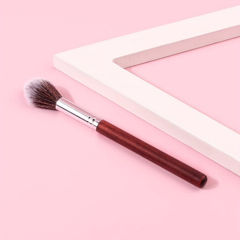 Peekingoose - Premium Nylon Bristle Highlighter Brush: Natural and Sheer Finish