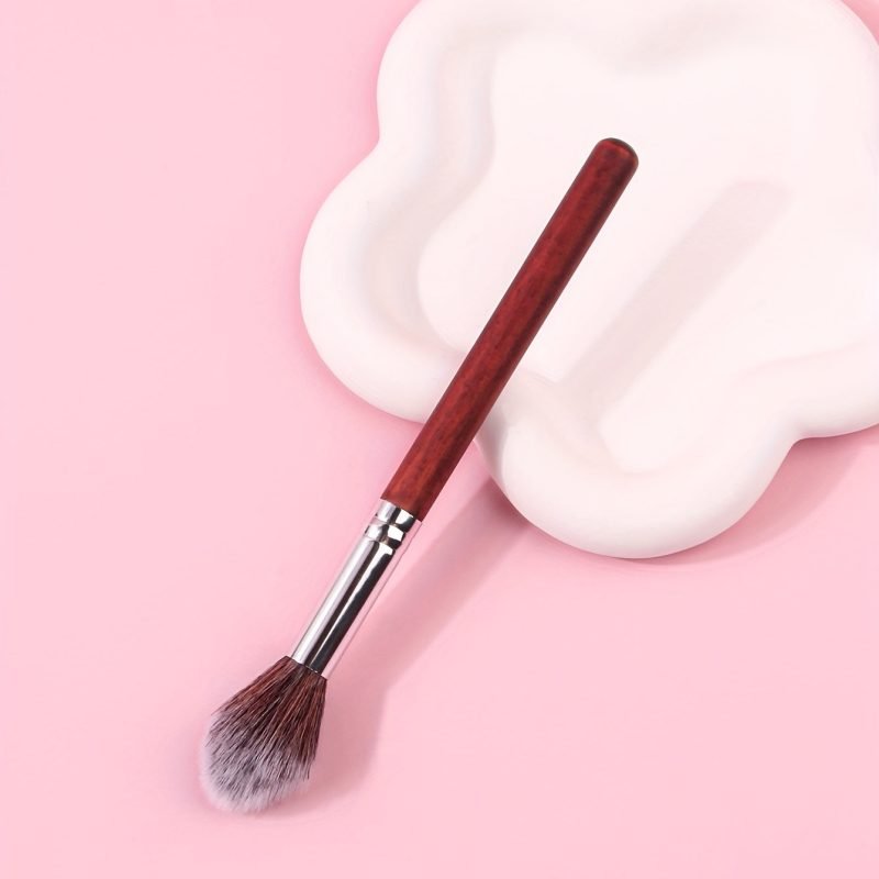 Peekingoose - Premium Nylon Bristle Highlighter Brush: Natural and Sheer Finish