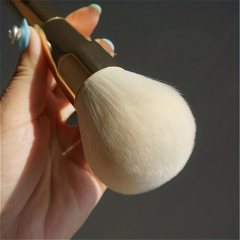 Peekingoose - Flawless Finish Kabuki Brush - Hypoallergenic, Full Coverage, Skin Friendly