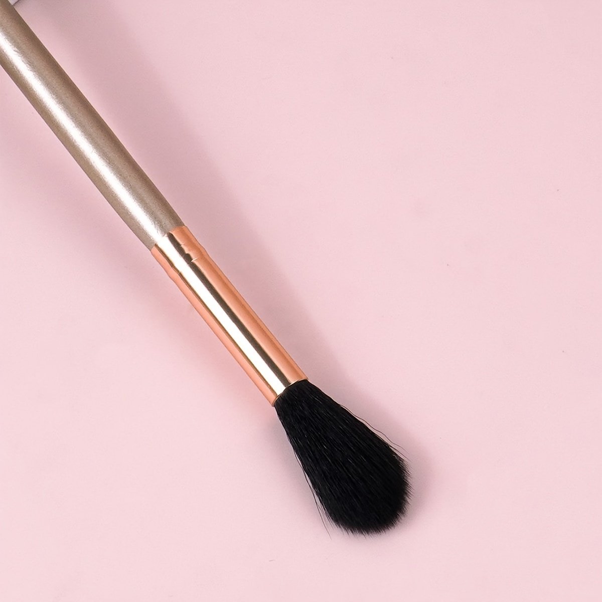 High-quality synthetic bristles highlighter brush