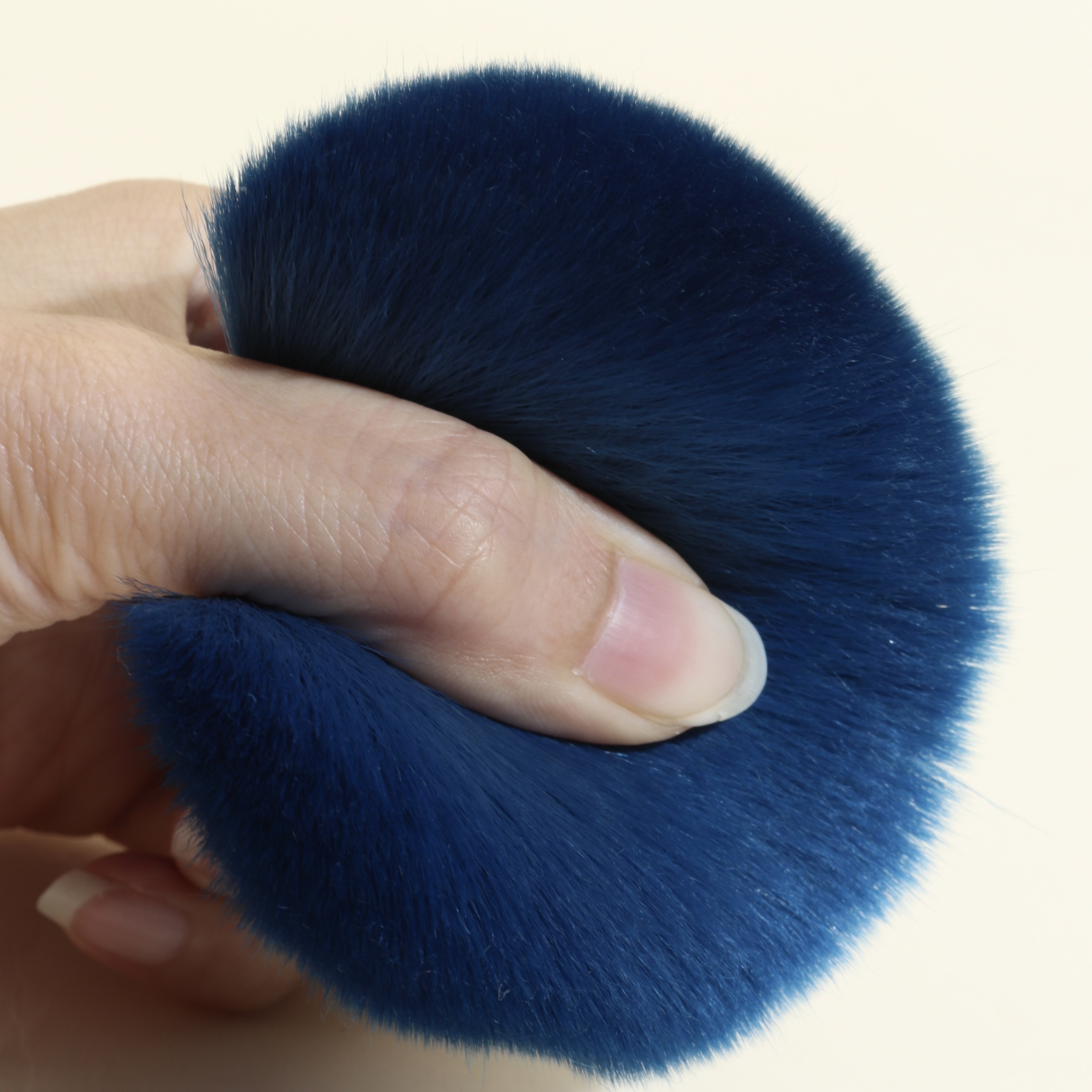 Luxurious makeup brush with soft nylon bristles